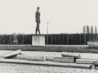 Maksimir, Bacač diska kipara Vanje Radauša, postavljen 1957. godine, oko 1975. godine